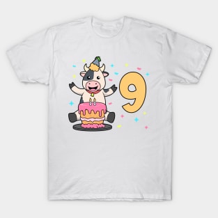 I am 9 with cow - kids birthday 9 years old T-Shirt